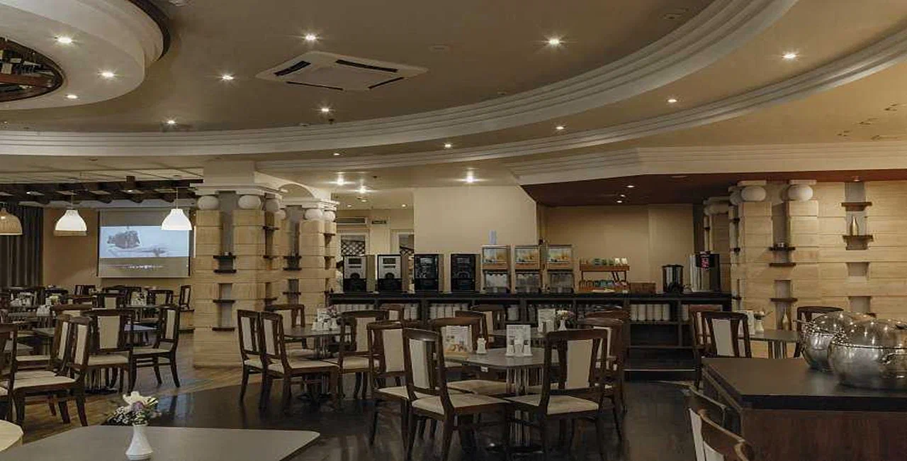 Обстановка внутри площадки: ресторан Cinema в City Park Hotel Sochi