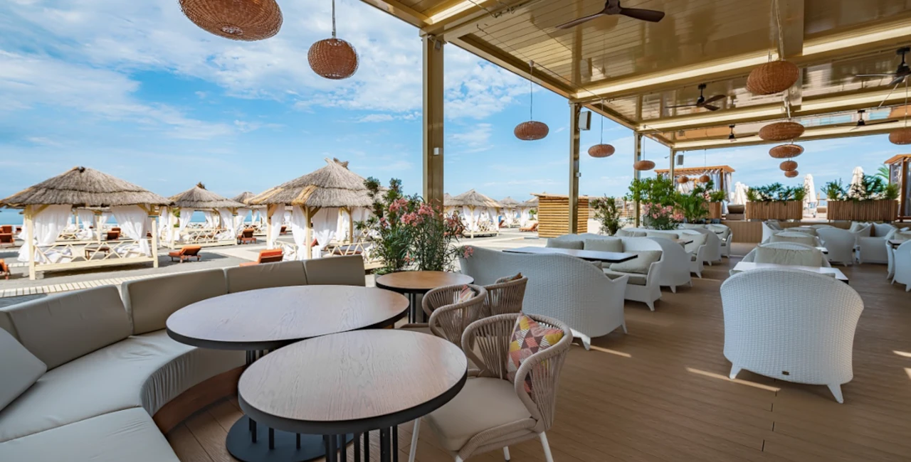 Обстановка в ресторане Veranda в РК Мандарин для летних мероприятий в Сочи