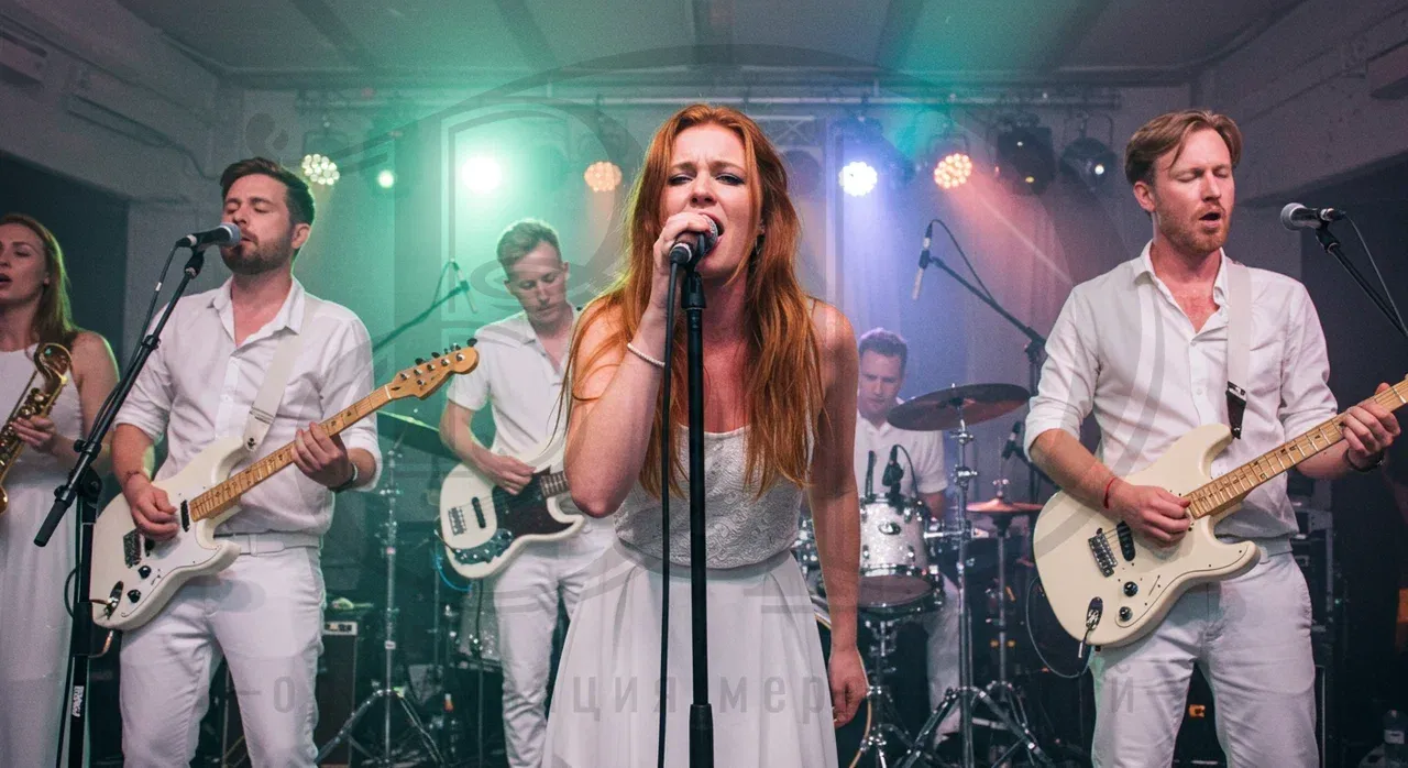 Выступления артистов на белой вечеринке