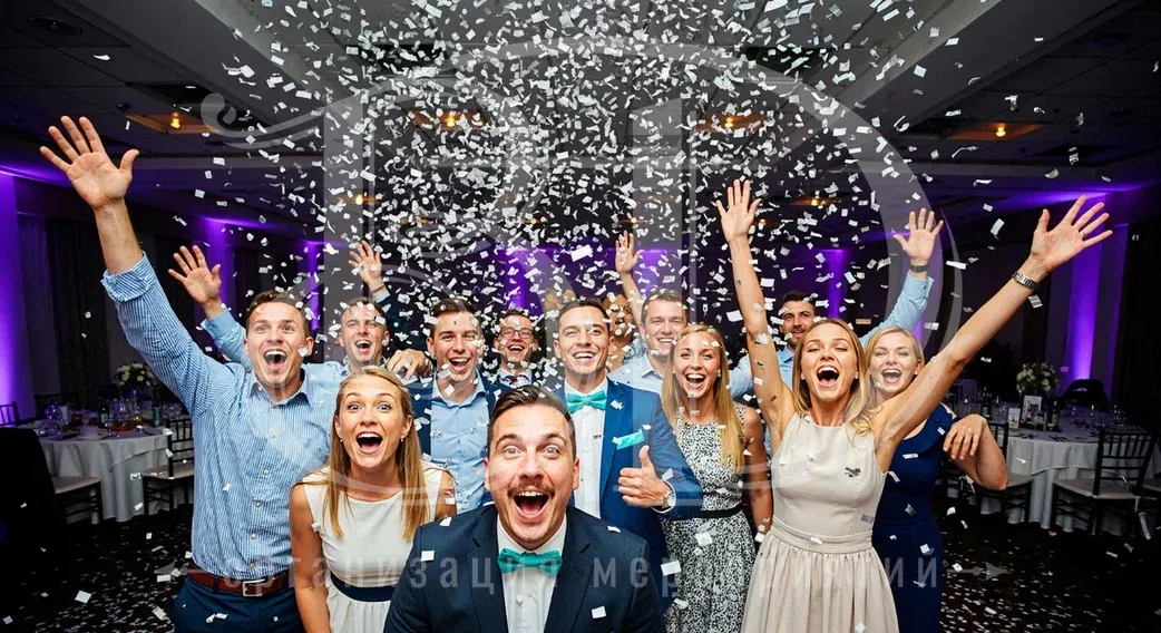 Гости мероприятия в классическом стиле