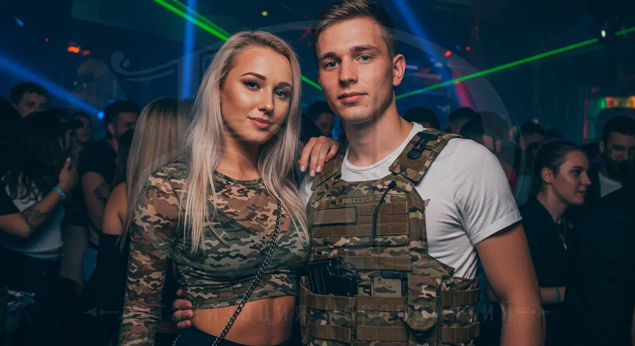 Армейский стиль event-мероприятия: образы гостей Образы гостей на вечеринке в армейском стиле