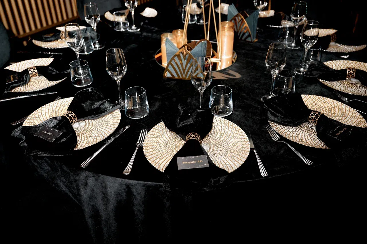 Подготовка к банкету в День строителя 2025