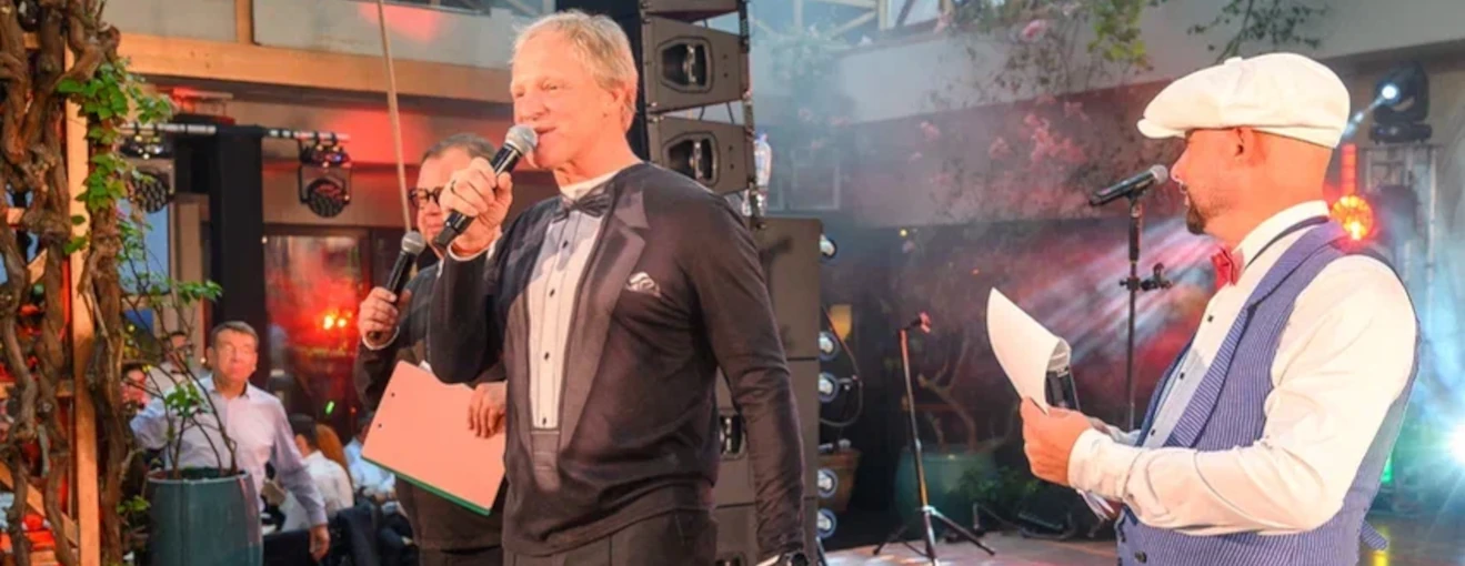 День строителя: команда КВН Уездный город в качестве ведущих