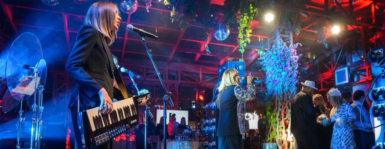 День строителя: выступление кавер-группы