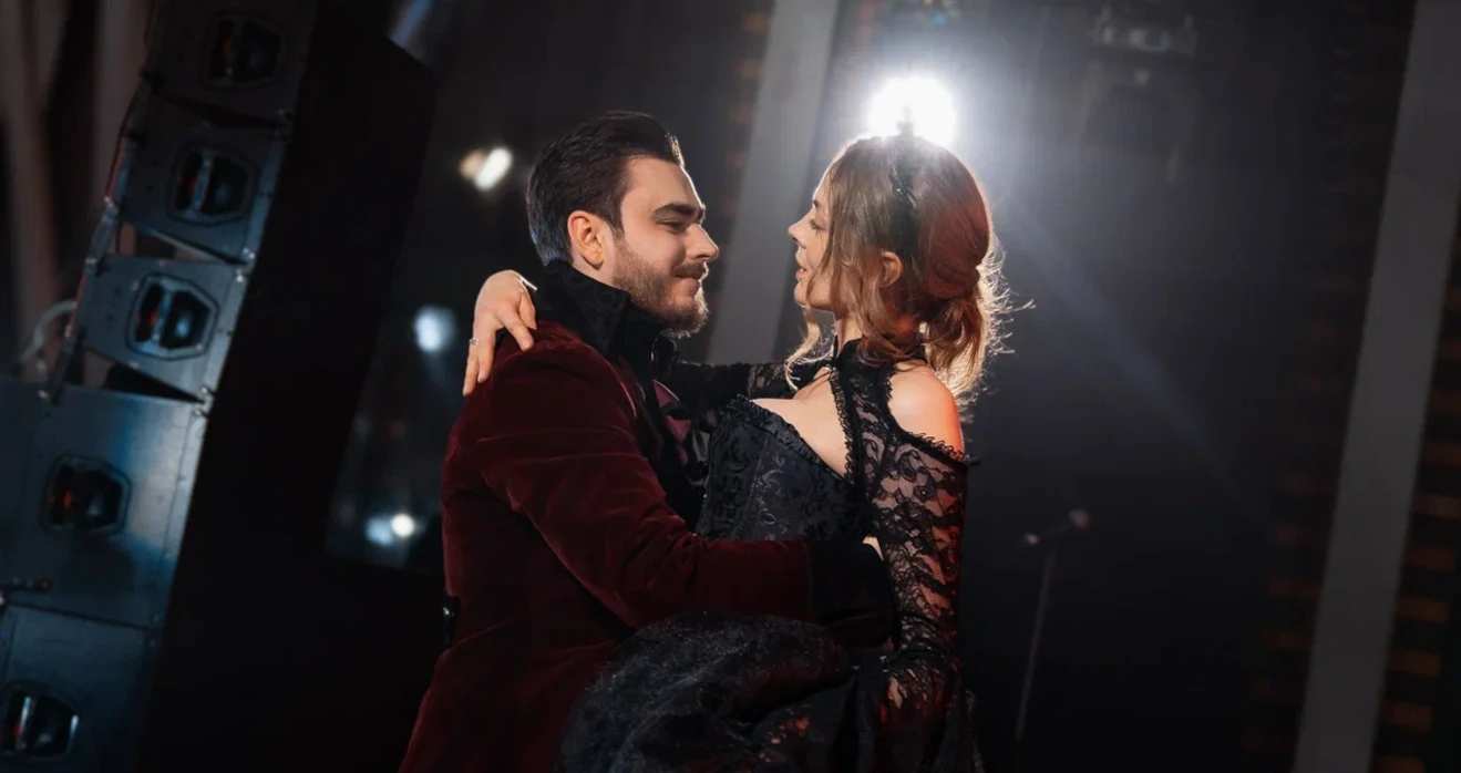 Профессиональная съёмка молодожёнов на свадьбе в готической концепции