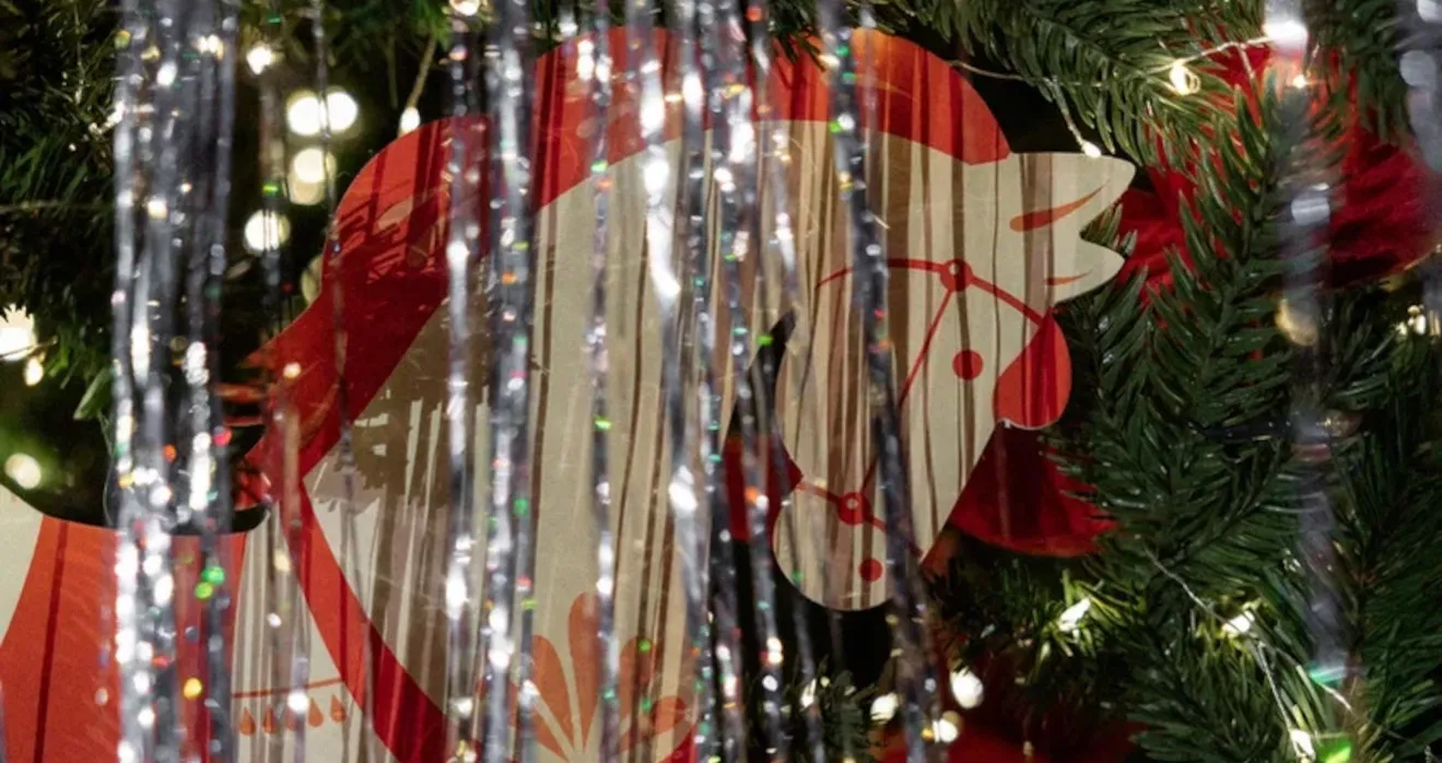 Символ наступающего года в декоре корпоративного мероприятия в стиле фильма Карнавальная ночь