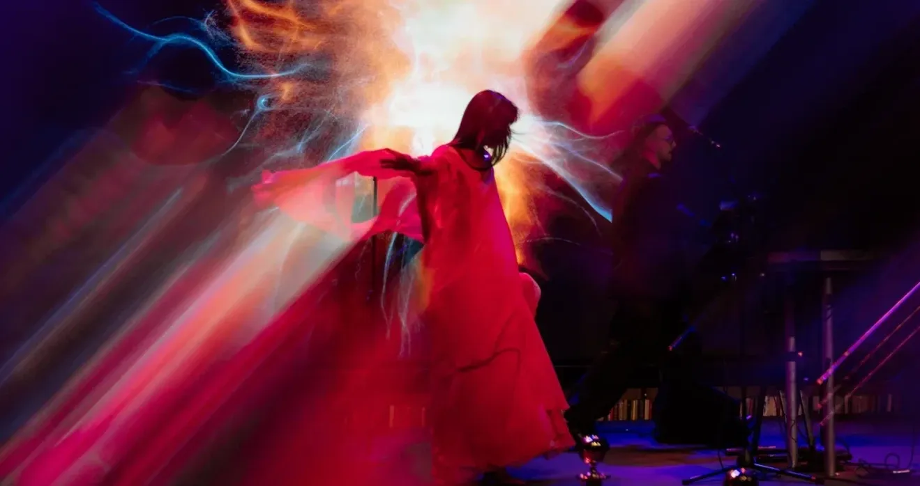 Живые вокальные выступления от профессиональных исполнителей на конференции Malltech