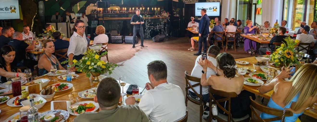 Летний корпоратив для компании КомТрансЮг: банкет