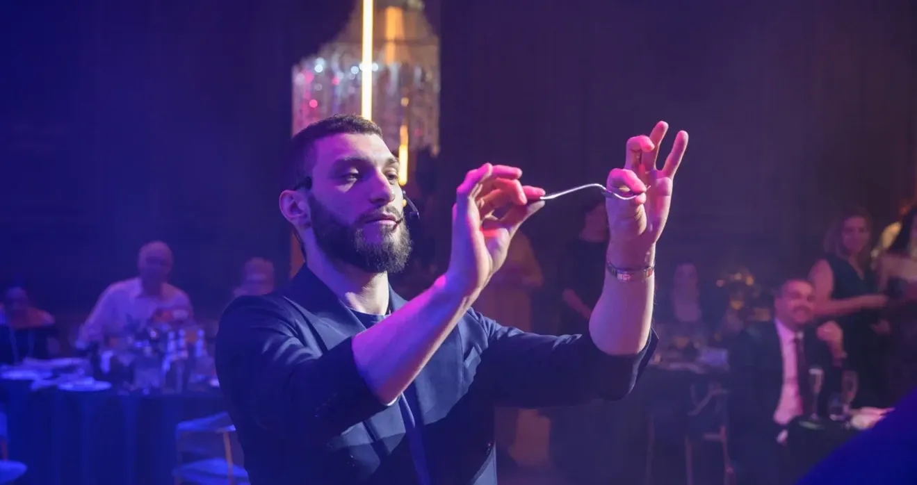 Шоу фокусов на новогоднем корпоративе