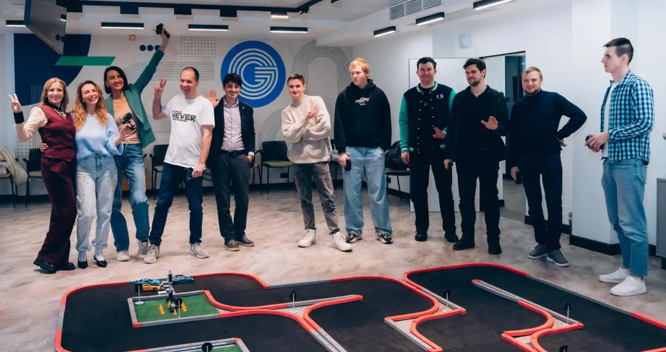 Мероприятие к 23 февраля в офисе R-Keeper: гонки на радиоуправляемых машинках, фотозона и кейтеринг