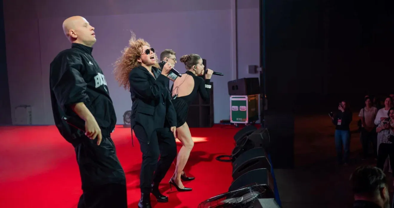 Живой вокал солистов музыкальной группы