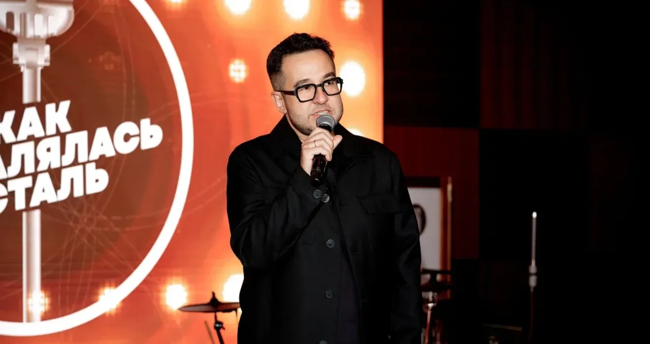 Выступления в стиле Comedy Club на вечеринке Отельные истории в рамках ежегодного форума отельеров HBD в Санкт-Петербурге