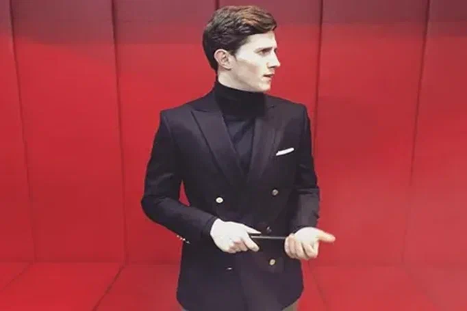 Выбор ведущего на мероприятие: Артем Бобрешов